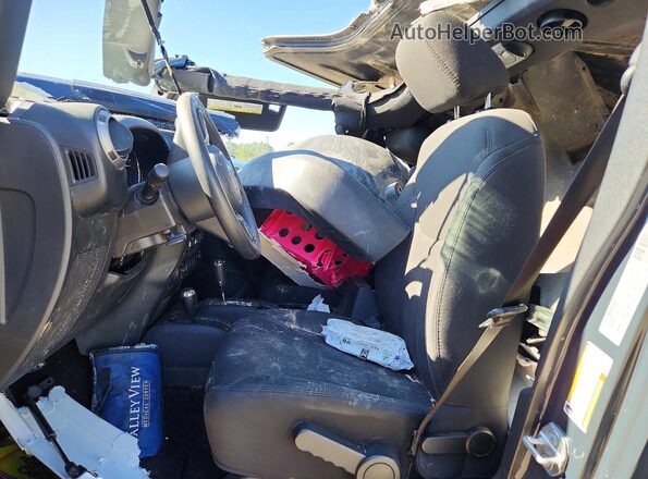 1C4BJWDG7HL710751 2017 JEEP WRANGLER Серый Вид салона спереди