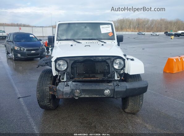 1C4BJWDG9GL167806 2016 JEEP WRANGLER UNLIMITED Белый Вид задней части салона