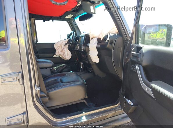 1C4BJWFGXGL325180 2016 JEEP WRANGLER UNLIMITED Серый Вид салона спереди