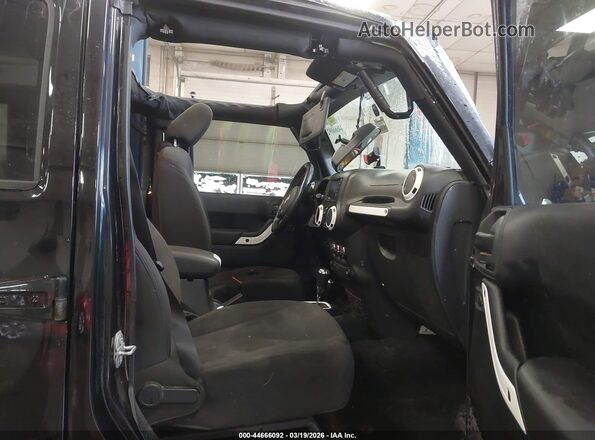 1C4HJWDG5JL832363 2018 JEEP WRANGLER Черный Вид салона спереди