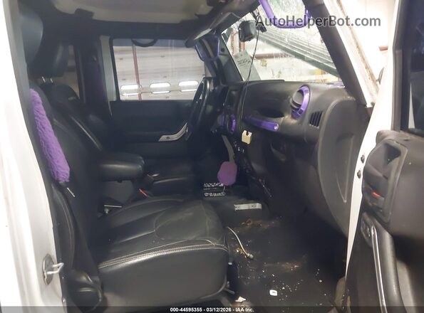 1C4HJWFG5GL100711 2016 JEEP WRANGLER UNLIMITED White Вид салону спереду