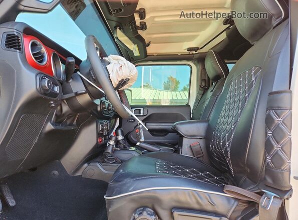 1C4HJXFN8PW595845 2023 JEEP WRANGLER Белый Вид салона спереди