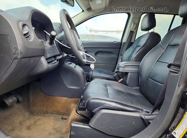 1C4NJCBA3HD124942 2017 JEEP COMPASS Черный Вид салона спереди