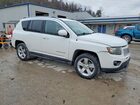 2016 Jeep Compass Latitude White vin: 1C4NJCEA6GD599673