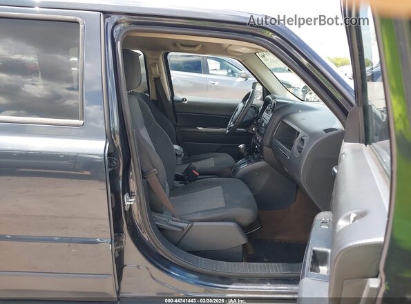 1C4NJPBA8GD588802 2016 JEEP PATRIOT Серый Вид салона спереди