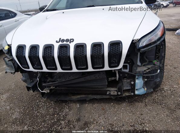 1C4PJLAB8HW654718 2017 JEEP CHEROKEE Белый Вид спереди