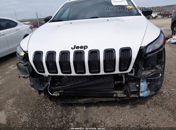 1C4PJLAB8HW654718 2017 JEEP CHEROKEE Белый Вид задней части салона