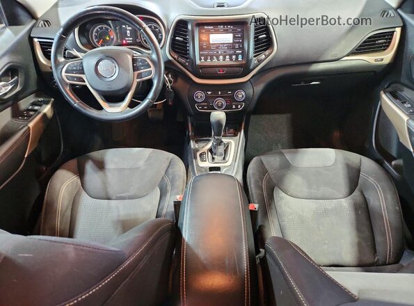 1C4PJLCB0HD233052 2017 JEEP CHEROKEE Бордовый Вид панели приборов