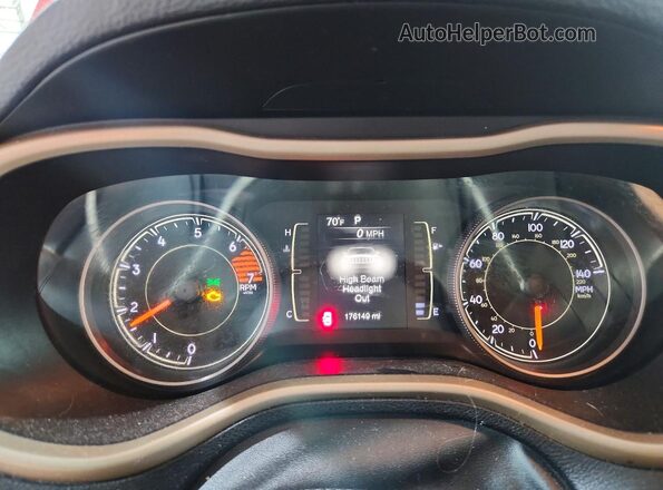 1C4PJLCB0HD233052 2017 JEEP CHEROKEE Бордовый Вид щитка приборов