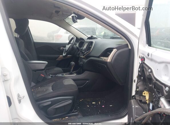 1C4PJLCB0JD539982 2018 JEEP CHEROKEE Белый Вид салона спереди