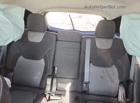 1C4PJLCB4JD552136 2018 JEEP CHEROKEE Black Rear seats view