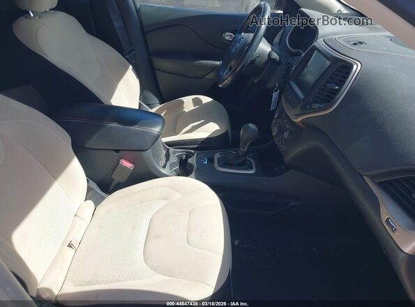 1C4PJLCB5HW577383 2017 JEEP CHEROKEE White Widok wnętrza z przodu