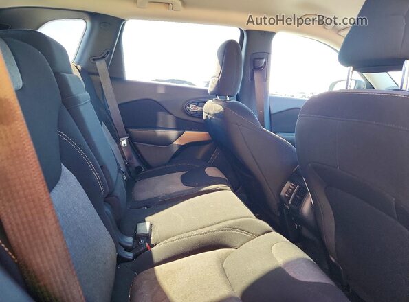 1C4PJLCB7JD587866 2018 JEEP CHEROKEE Серый Вид задней части салона