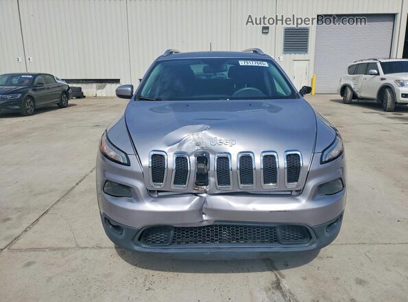1C4PJLCB9JD590493 2018 JEEP CHEROKEE Серебряный Вид спереди