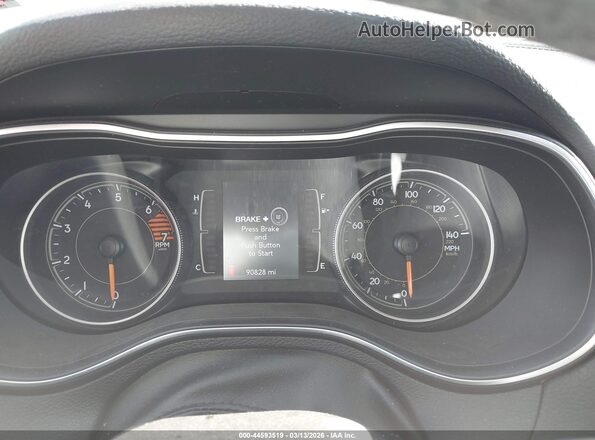 1C4PJLLB1KD205705 2019 JEEP CHEROKEE Red Vista de los asientos traseros