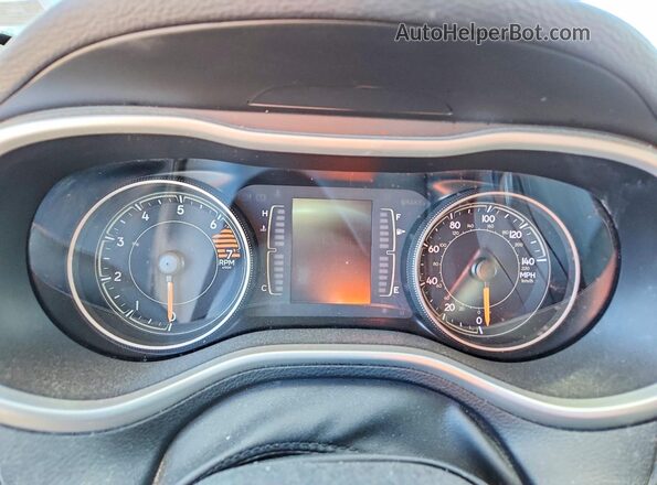 1C4PJLLB9JD512117 2018 JEEP CHEROKEE Серебряный Вид щитка приборов