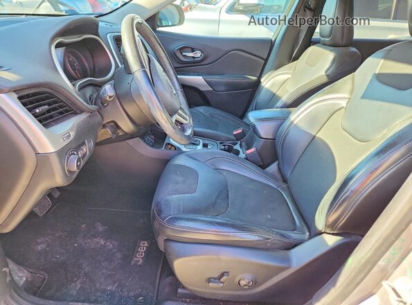 1C4PJLLB9JD512117 2018 JEEP CHEROKEE Серебряный Вид салона спереди