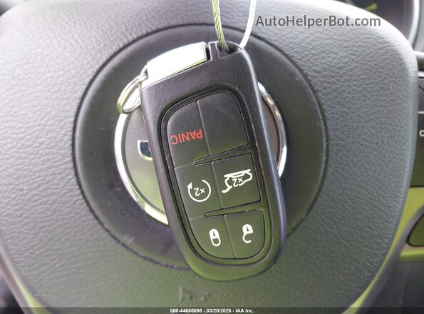 1C4PJLLX3KD359232 2019 JEEP CHEROKEE Белый Вид панели приборов