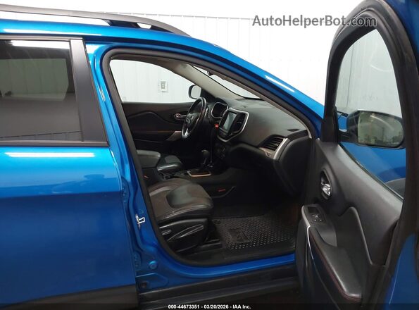 1C4PJMBSXHW648732 2017 JEEP CHEROKEE Blue წინა სალონის ხედი