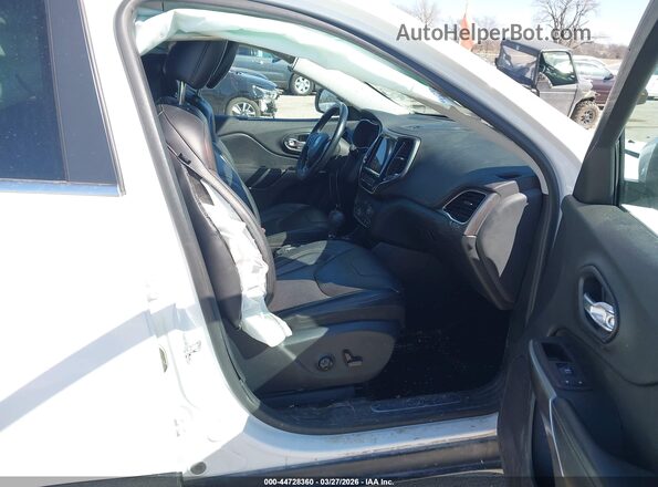 1C4PJMDNXLD557519 2020 JEEP CHEROKEE Белый Вид салона спереди