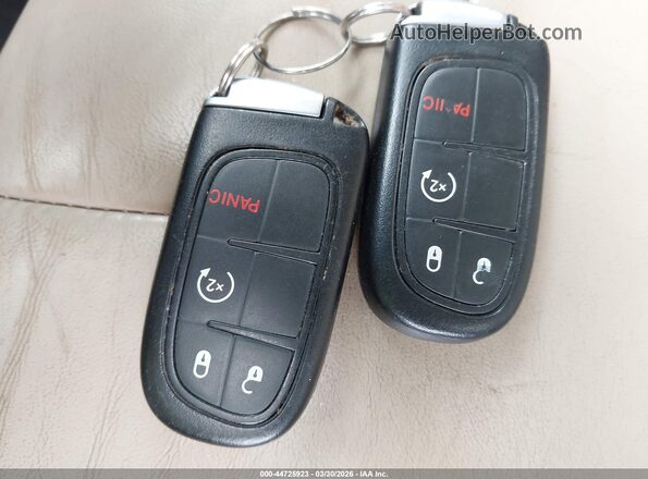 1C4PJMDSXGW169366 2016 JEEP CHEROKEE Бордовый Вид панели приборов