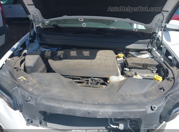 1C4PJMDX0KD136702 2019 JEEP CHEROKEE White Rear view