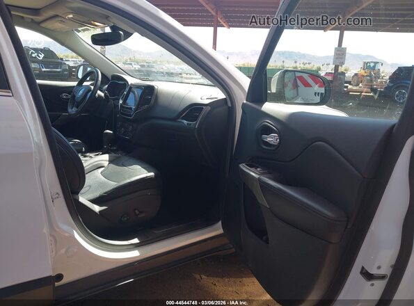 1C4PJMDX0KD136702 2019 JEEP CHEROKEE White Front interior view