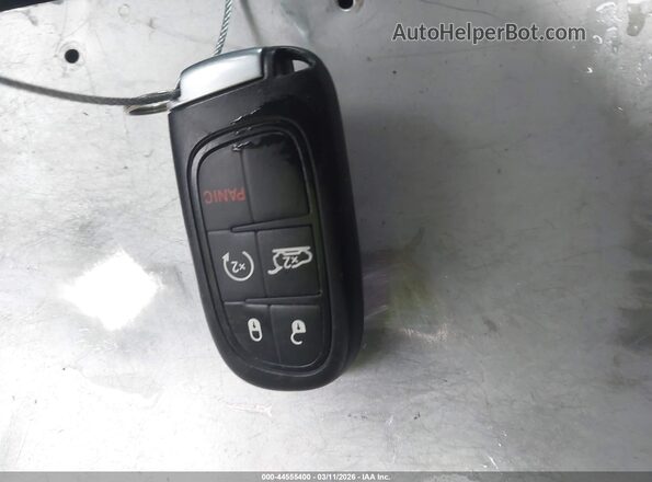 1C4PJMLB0KD237499 2019 JEEP CHEROKEE Белый Вид панели приборов