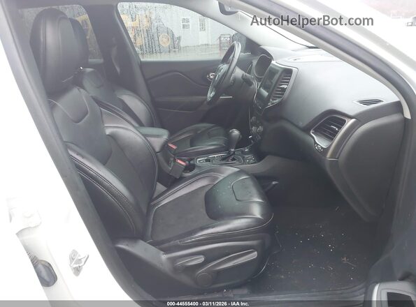1C4PJMLB0KD237499 2019 JEEP CHEROKEE Белый Вид салона спереди