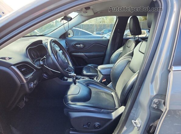 1C4PJMLB1KD352063 2019 JEEP CHEROKEE Серый Вид салона спереди