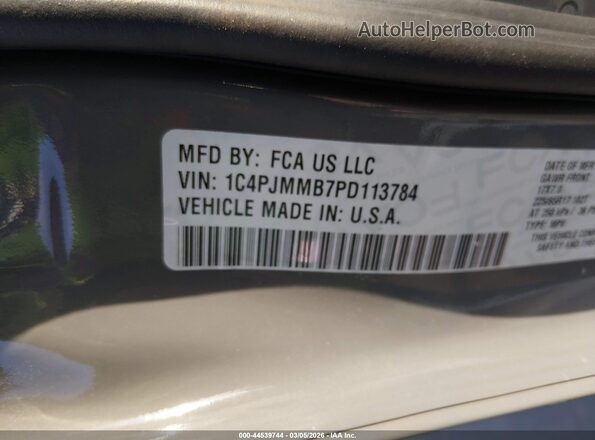1C4PJMMB7PD113784 2023 JEEP CHEROKEE Gray ძრავის განყოფილების ხედი