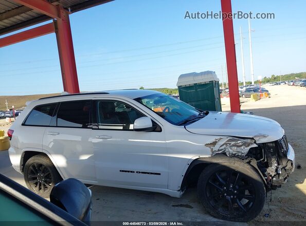 1C4RJEAGXJC304417 2018 JEEP GRAND CHEROKEE Белый Вид задней части салона