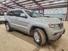 2018 Jeep Grand Cherokee Laredo Серебряный vin: 1C4RJFAG2JC156897