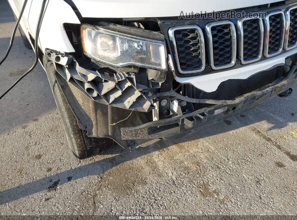 1C4RJFBGXHC819626 2017 JEEP GRAND CHEROKEE Белый Вид спереди