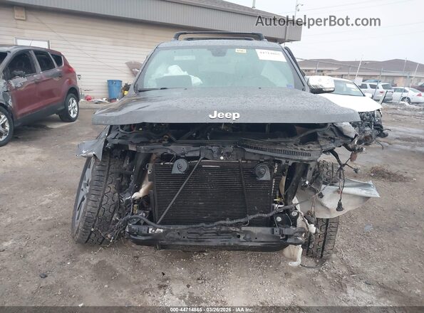 1C4RJFBT1JC166185 2018 JEEP GRAND CHEROKEE Серый Вид панели приборов
