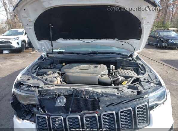 1C4RJFLG8JC221572 2018 JEEP GRAND CHEROKEE Белый Вид сзади