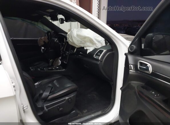 1C4RJFLM9JC507341 2018 JEEP GRAND CHEROKEE White Вид салону спереду