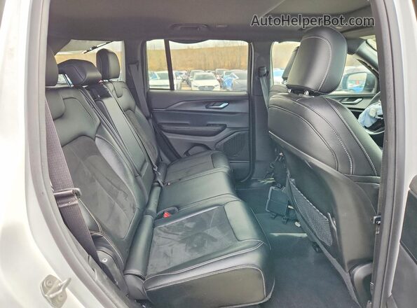 1C4RJHAG3RC211350 2024 JEEP GRAND White Widok wnętrza z tyłu