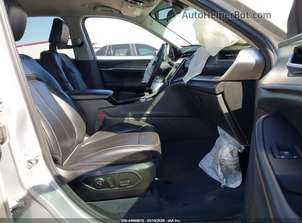 1C4RJKBG0P8801517 2023 JEEP GRAND CHEROKEE L Silver Вид салону спереду