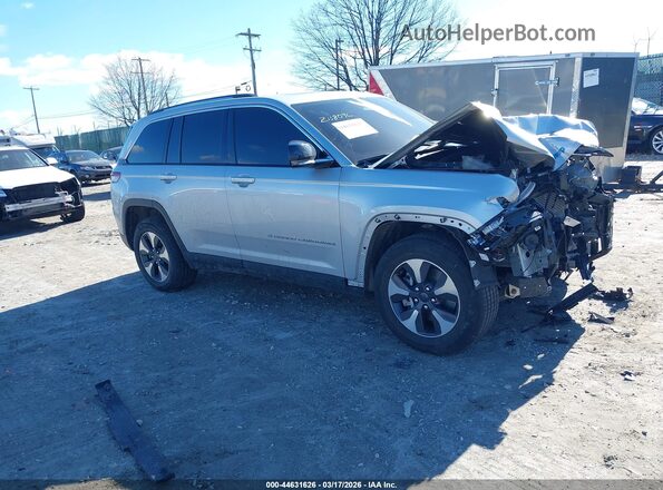 1C4RJYB64PC626079 2023 JEEP GRAND CHEROKEE 4XE Серебряный Передняя правая четверть