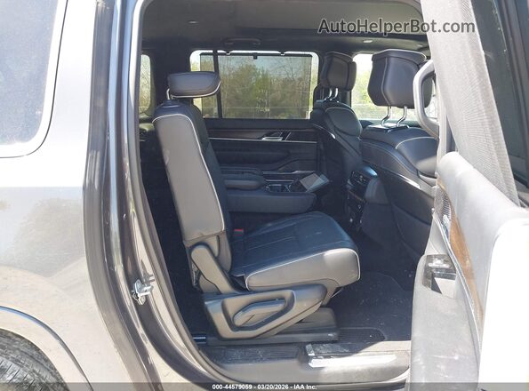 1C4SJSFP6PS529764 2023 JEEP GRAND WAGONEER L Black VIN կոդի պիտակի տեսք