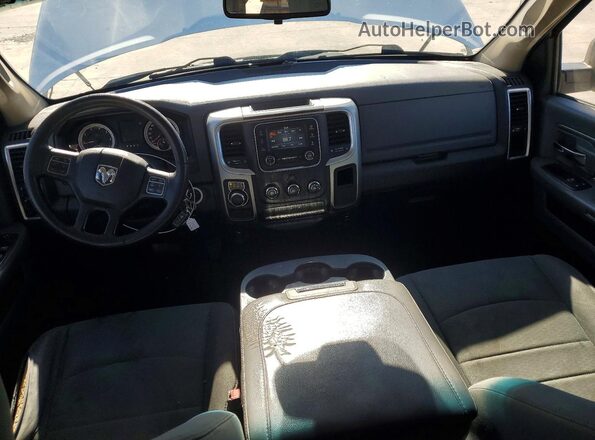 1C6RR6GG6GS232210 2016 RAM 1500 Белый Вид панели приборов