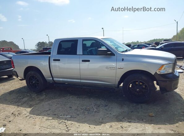 1C6RR6KT6HS845014 2017 RAM 1500 Серебряный Вид задней части салона