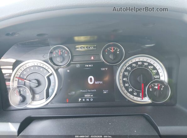 1C6RR6LT0HS536380 2017 RAM 1500 Gray Widok tylnych siedzeń