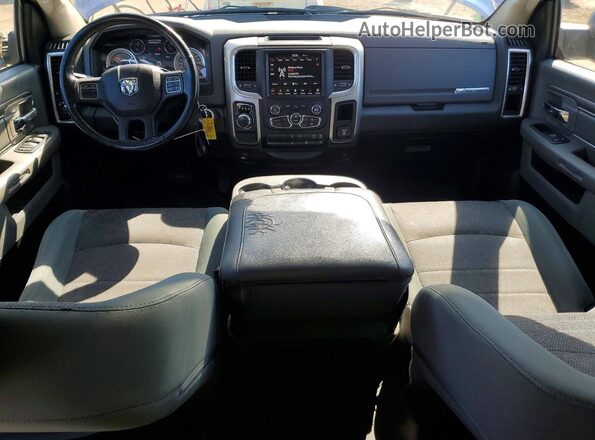 1C6RR6LTXKS552187 2019 RAM 1500 Синий Вид панели приборов