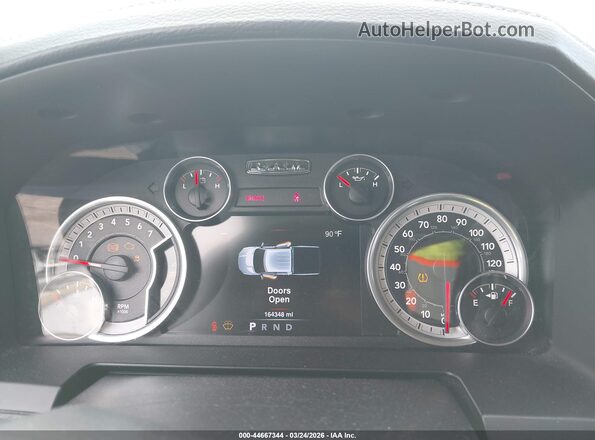 1C6RR6NT4GS147978 2016 RAM 1500 Black Widok tylnych siedzeń
