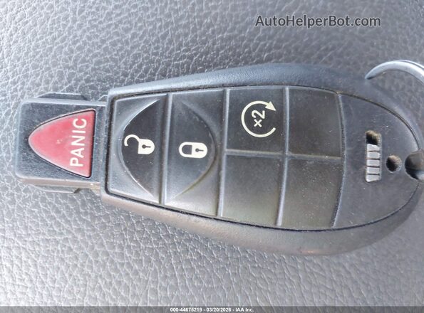 1C6RR6TT2LS135471 2020 RAM 1500 CLASSIC Красный Вид панели приборов