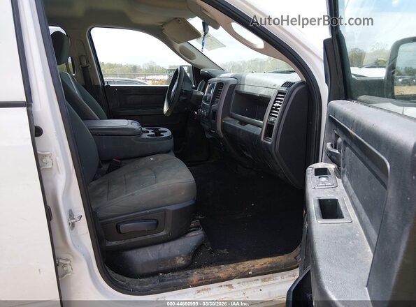1C6RR7FG5GS305669 2016 RAM 1500 Белый Вид салона спереди