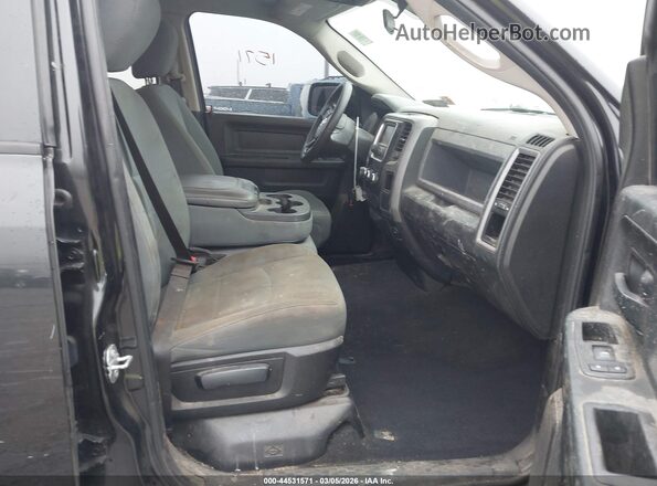 1C6RR7FG7HS861872 2017 RAM 1500 Черный Вид салона спереди