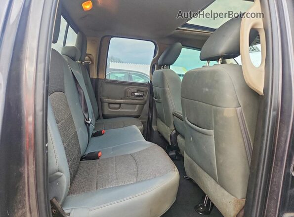 1C6RR7GT4HS803097 2017 RAM 1500 Gray Widok tylnych siedzeń